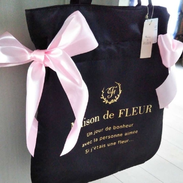 Maison de FLEUR(メゾンドフルール)のメゾンドフルール 2色リボン付き ダブルリボントートバッグ/ブラック&ピンク レディースのバッグ(トートバッグ)の商品写真