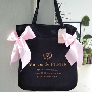 メゾンドフルール(Maison de FLEUR)のメゾンドフルール 2色リボン付き ダブルリボントートバッグ/ブラック&ピンク(トートバッグ)