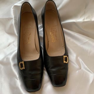 フェラガモ(Ferragamo)のフェラガモ  黒パンプス　7(ハイヒール/パンプス)