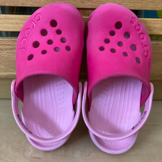 crocs(クロックス)のクロックス キッズ サンダル C8 15.5cm 女の子 キッズ/ベビー/マタニティのキッズ靴/シューズ(15cm~)(サンダル)の商品写真