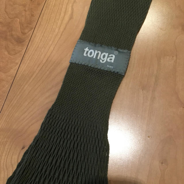 tonga(トンガ)の美品 tonga fit スリング カーキ M 抱っこ紐 ベビー 軽量 おしゃれ キッズ/ベビー/マタニティの外出/移動用品(スリング)の商品写真