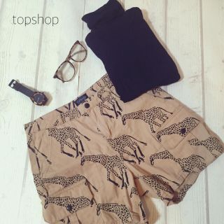 トップショップ(TOPSHOP)のtopshop キリン柄 サファリパンツ(ハーフパンツ)