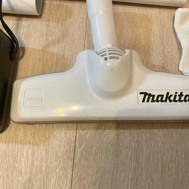 Makita(マキタ)のマキタ Makita コードレス掃除機 CL107FD スタンド付き スマホ/家電/カメラの生活家電(掃除機)の商品写真