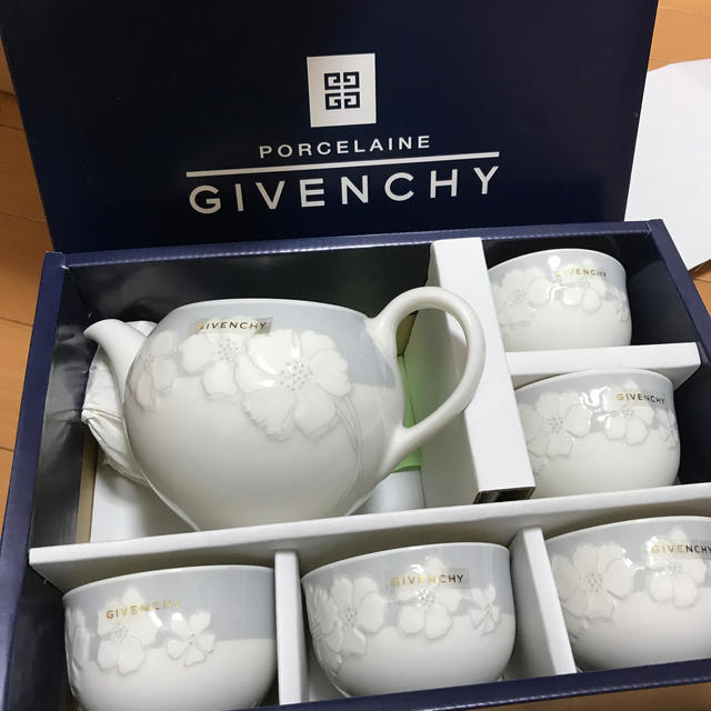 GIVENCHY - GIVENCHY ジバンシィ 湯呑み、急須セット 新品未使用 GIVENCHY - GIVENCHY ジバンシィ 湯呑み、急須セット 新品未使用