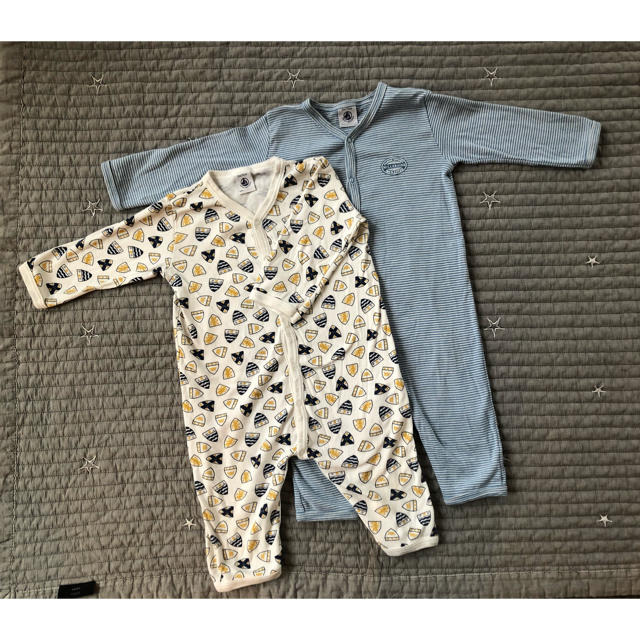 PETIT BATEAU(プチバトー)の【プチバトー】美品　パジャマ長袖ロンパース2枚 キッズ/ベビー/マタニティのベビー服(~85cm)(ロンパース)の商品写真