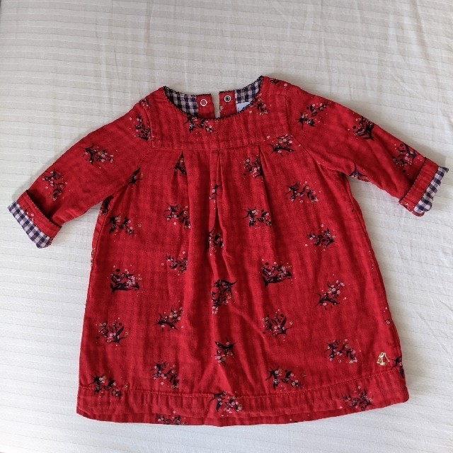 PETIT BATEAU(プチバトー)のプチバトー　赤　ダブルガーゼワンピース　74cm キッズ/ベビー/マタニティのベビー服(~85cm)(ワンピース)の商品写真