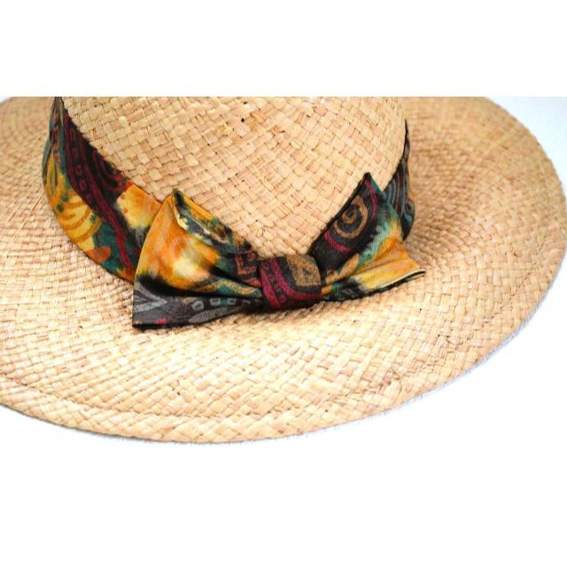 天然草で編まれたリボンがお洒落な夏の帽子