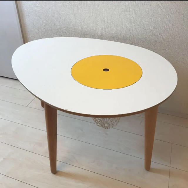 たまご型テーブル