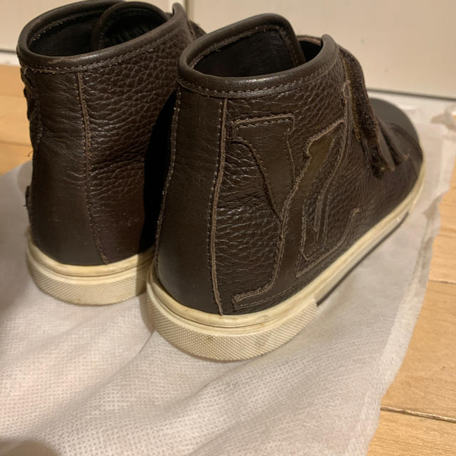 LOUIS VUITTON(ルイヴィトン)のlouis vuitton kids レザースニーカー キッズ/ベビー/マタニティのキッズ靴/シューズ(15cm~)(スニーカー)の商品写真