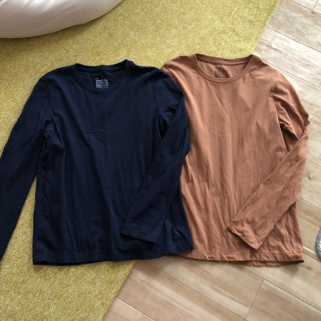 MUJI (無印良品)(ムジルシリョウヒン)の無印　長袖　Ｔシャツ　Ｍ　紺と土色　２点セット レディースのトップス(Tシャツ(長袖/七分))の商品写真