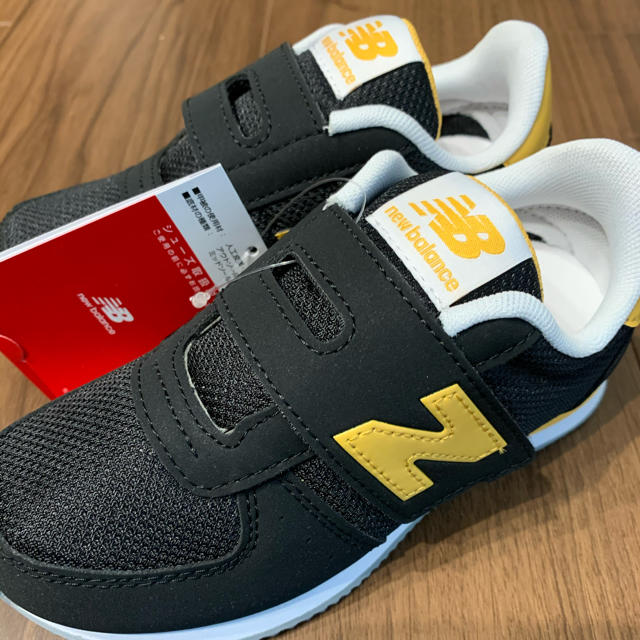 New Balance(ニューバランス)の新品タグ付　ニューバランス スニーカー キッズ キッズ/ベビー/マタニティのキッズ靴/シューズ(15cm~)(スニーカー)の商品写真