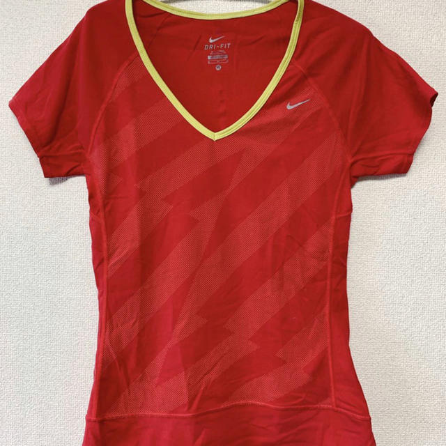 NIKE(ナイキ)のUSED NIKE ピンク　Vネック　ナイキ スポーツ　Mサイズ　DRY-FIT レディースのトップス(Tシャツ(半袖/袖なし))の商品写真