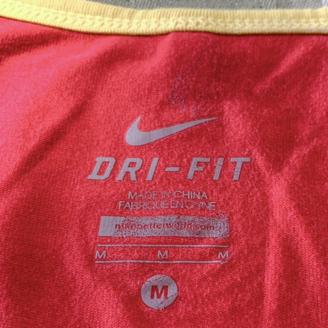 NIKE(ナイキ)のUSED NIKE ピンク　Vネック　ナイキ スポーツ　Mサイズ　DRY-FIT レディースのトップス(Tシャツ(半袖/袖なし))の商品写真