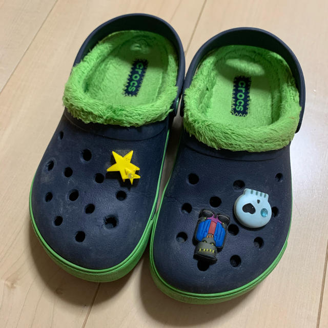 crocs(クロックス)のクロックス12C13 キッズ/ベビー/マタニティのキッズ靴/シューズ(15cm~)(サンダル)の商品写真