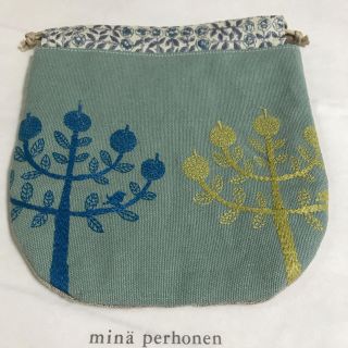 ミナペルホネン(mina perhonen)のミナペルホネン　ラウンド巾着ポーチ　年末セール(ポーチ)