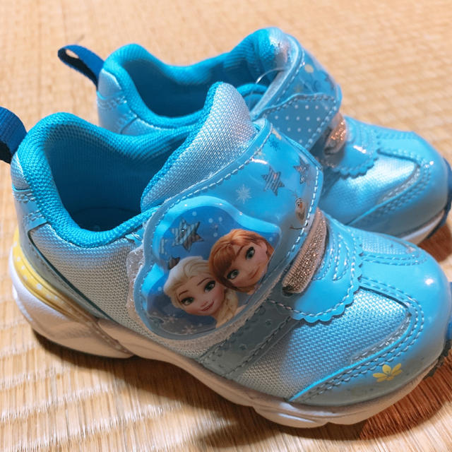 Disney(ディズニー)のアナ雪　光る靴　15センチ キッズ/ベビー/マタニティのキッズ靴/シューズ(15cm~)(スニーカー)の商品写真