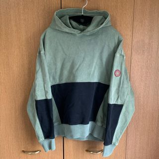 ビームス(BEAMS)のC.E OVERDYE ZIGGURAT PATCH HOODY S OLIVE(パーカー)