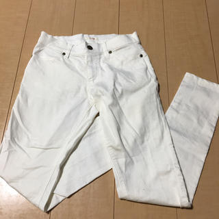 1日限定値下げ　ホワイトデニム パンツ　Sサイズ　スキニーパンツ(デニム/ジーンズ)
