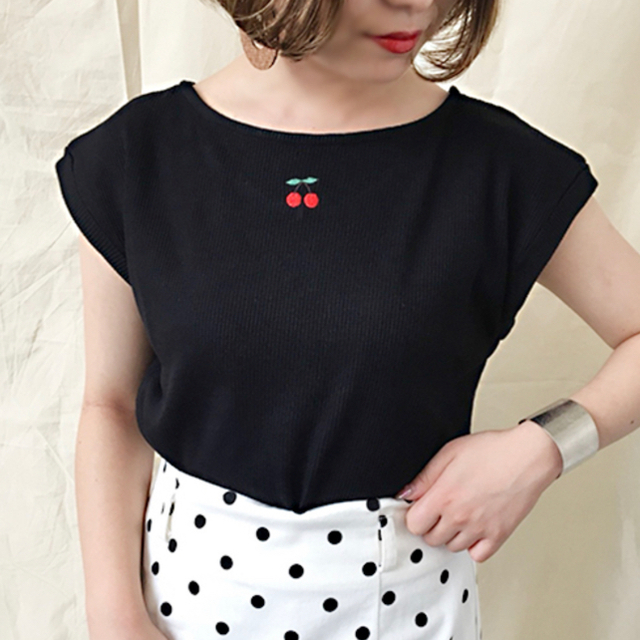 w closet(ダブルクローゼット)のcherry刺繍サーマルT レディースのトップス(カットソー(半袖/袖なし))の商品写真