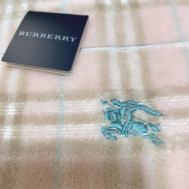 BURBERRY(バーバリー)の新品　日本製　バーバリーハンカチ　ノバチェック  タオルハンカチ レディースのファッション小物(ハンカチ)の商品写真
