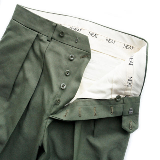 COMOLI(コモリ)の【NEAT】20ss Hopsack Tapaerd -OLIVE- メンズのパンツ(スラックス)の商品写真