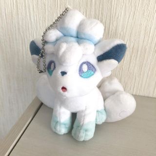 ポケモン(ポケモン)のロコン(アローラの姿) ぬいぐるみキーホルダー(キャラクターグッズ)