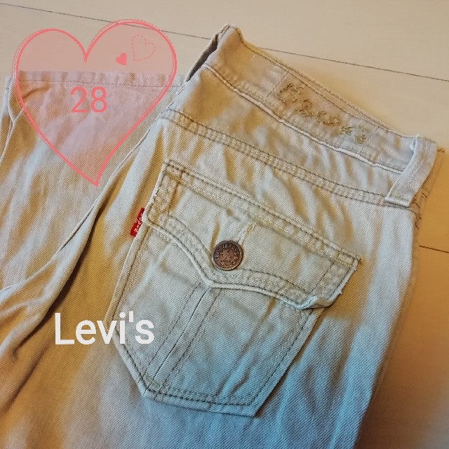 Levi's(リーバイス)の★Levi's★リーバイス★ジーンズ★デニム★新品タグ★ベージュ★ブーツカット★ レディースのパンツ(デニム/ジーンズ)の商品写真