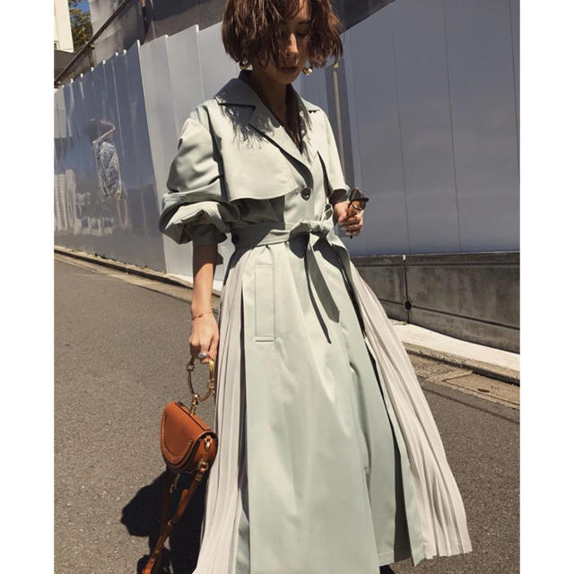 Ameri VINTAGE(アメリヴィンテージ)のameri BALLOON SLEEVE PLEATS TRENCH レディースのジャケット/アウター(トレンチコート)の商品写真