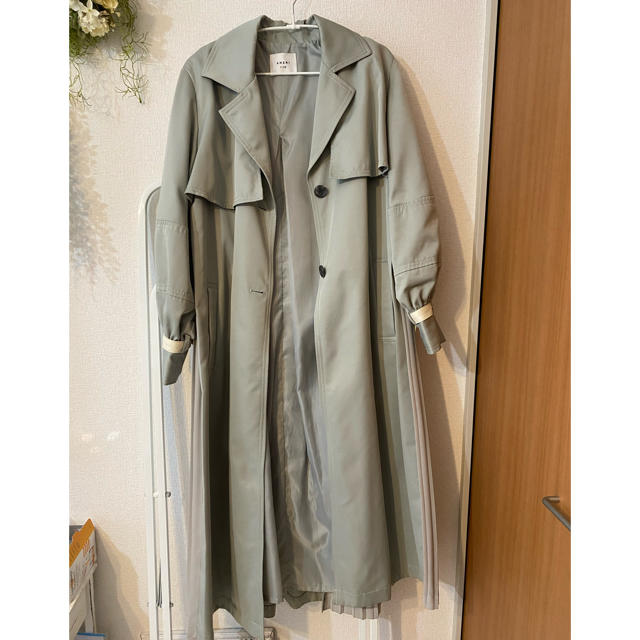 Ameri VINTAGE(アメリヴィンテージ)のameri BALLOON SLEEVE PLEATS TRENCH レディースのジャケット/アウター(トレンチコート)の商品写真