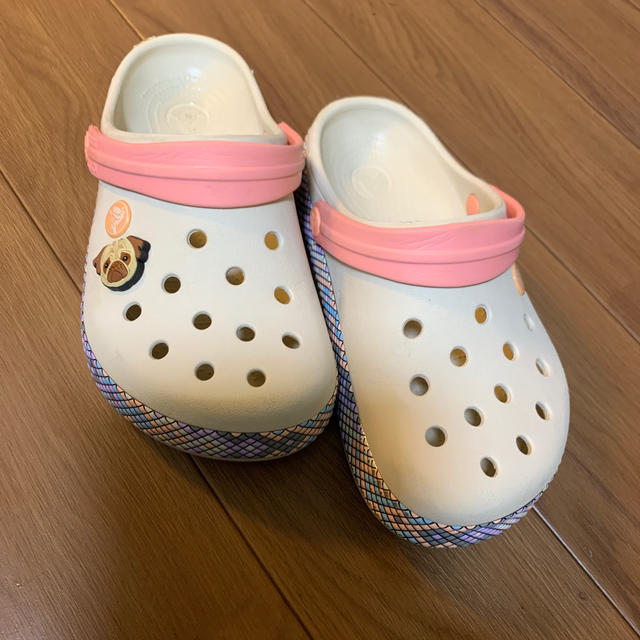 crocs(クロックス)のクロックスサンダル キッズ/ベビー/マタニティのキッズ靴/シューズ(15cm~)(サンダル)の商品写真