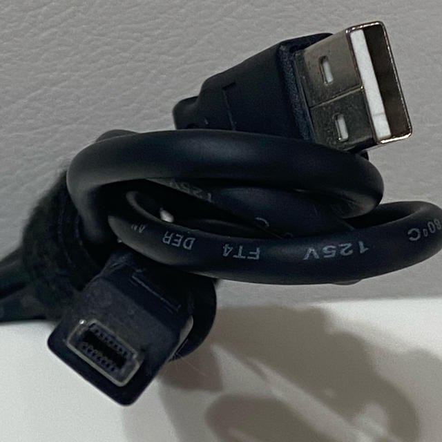 USBケーブル　1.2m スマホ/家電/カメラのスマホアクセサリー(その他)の商品写真