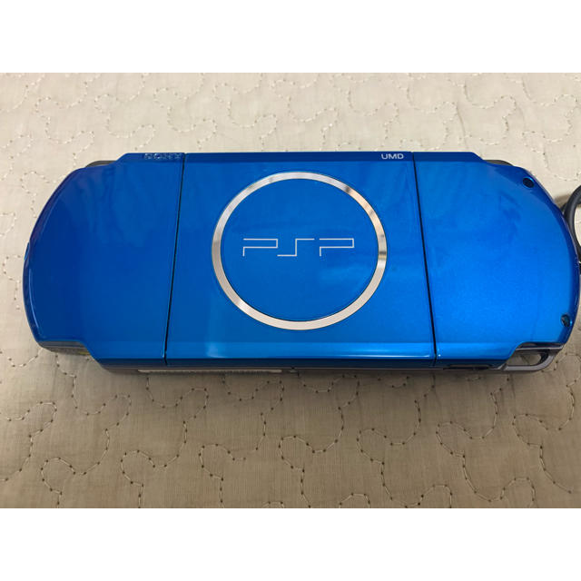 PlayStation Portable(プレイステーションポータブル)の【中古】PSP ブルー＋モンスターハンターポータブル3 エンタメ/ホビーのゲームソフト/ゲーム機本体(携帯用ゲームソフト)の商品写真