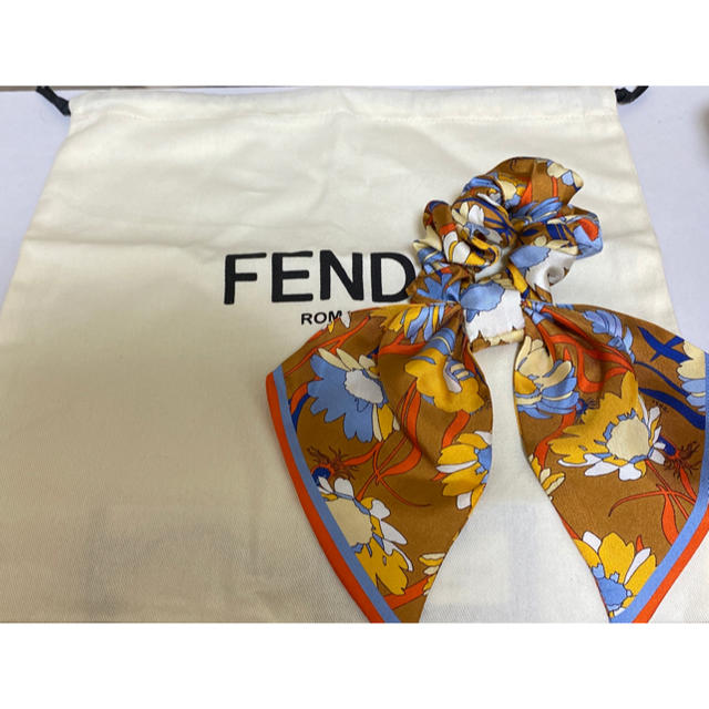 FENDI(フェンディ)の新作FENDIフローラルシルクツイルシュシュ レディースのヘアアクセサリー(ヘアゴム/シュシュ)の商品写真