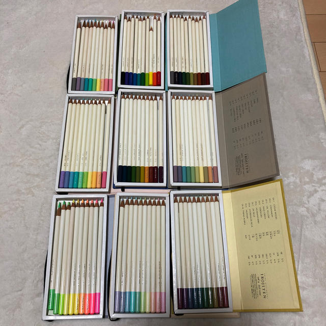 トンボ鉛筆(トンボエンピツ)の色鉛筆　色辞典　90色 エンタメ/ホビーのアート用品(色鉛筆)の商品写真