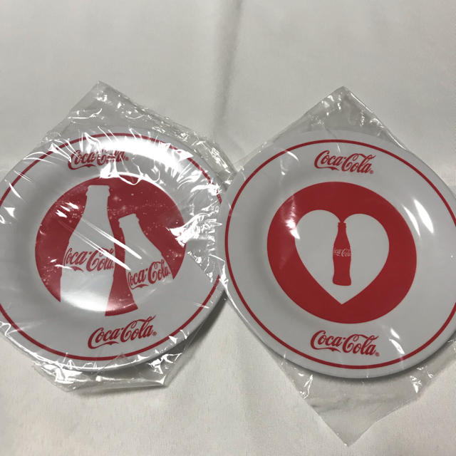 コカ・コーラ(コカコーラ)のコカコーラ ハピネスプレート 2枚セット エンタメ/ホビーのコレクション(ノベルティグッズ)の商品写真