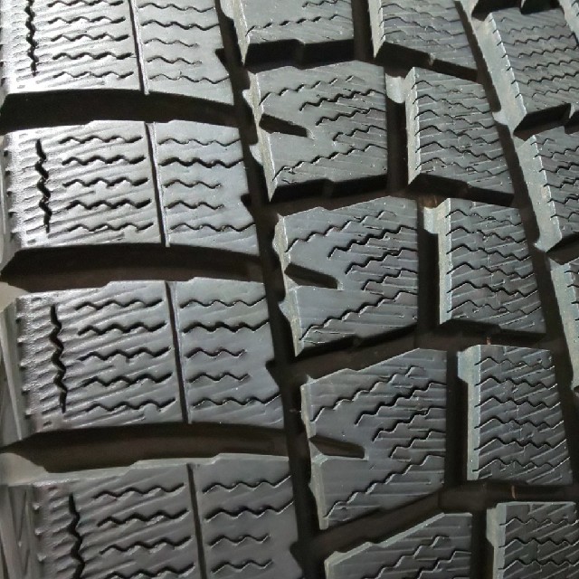 taiyuu様専用！ダンロップスタッドレス205/60Ｒ16×美品16インチ 自動車/バイクの自動車(タイヤ・ホイールセット)の商品写真