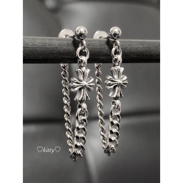Chrome Hearts(クロムハーツ)の【タイニークロス&チェーンピアス シルバー 2個セット】クロムハーツ好きに♪ メンズのアクセサリー(ピアス(両耳用))の商品写真