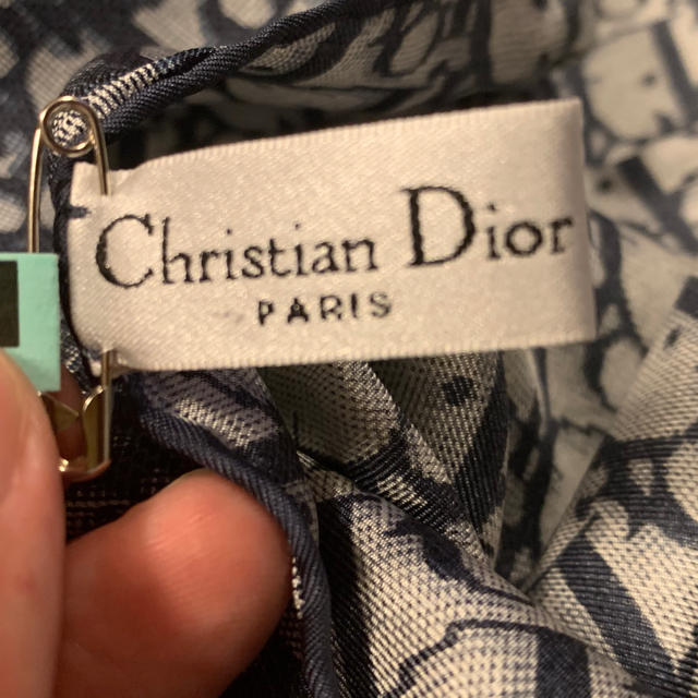 Christian Dior(クリスチャンディオール)の正規品　クリスチャンディオール　シルク　スカーフ　トロッター　ネイビー　定番 レディースのファッション小物(バンダナ/スカーフ)の商品写真