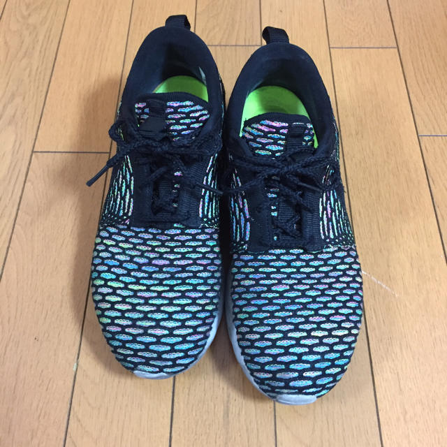 NIKE(ナイキ)のNIKE FLYKNIT ナイキ フライニット 26.5cm ブラック カラフル メンズの靴/シューズ(スニーカー)の商品写真