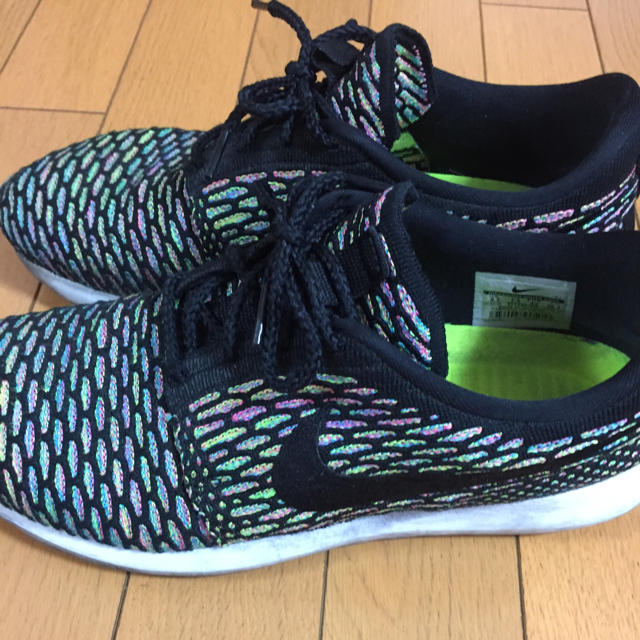 NIKE(ナイキ)のNIKE FLYKNIT ナイキ フライニット 26.5cm ブラック カラフル メンズの靴/シューズ(スニーカー)の商品写真