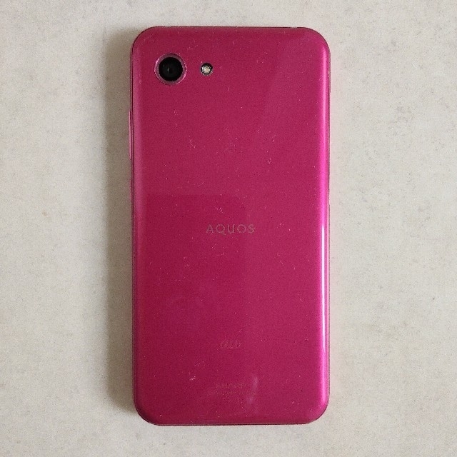 AQUOS(アクオス)の【au】きれいなピンクの AQUOS R compact スマホ/家電/カメラのスマートフォン/携帯電話(スマートフォン本体)の商品写真