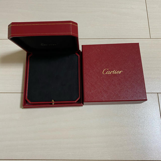 Cartier(カルティエ)のカルティエ　ネックレス　箱 レディースのバッグ(ショップ袋)の商品写真