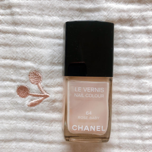 CHANEL(シャネル)の未使用 CHANEL ヴェルニ　64 コスメ/美容のネイル(マニキュア)の商品写真