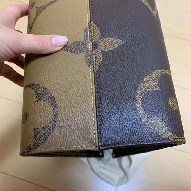 美品 ルイヴィトン オンザゴーMM - トートバッグ 美品★JIMMY CHOO ジミーチュウ REBEL レザー ショルダーバッグ★