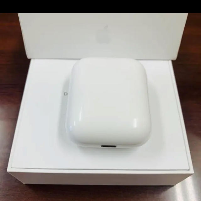 【極美品】AirPods 第二世代　充電ケース　正規品 1