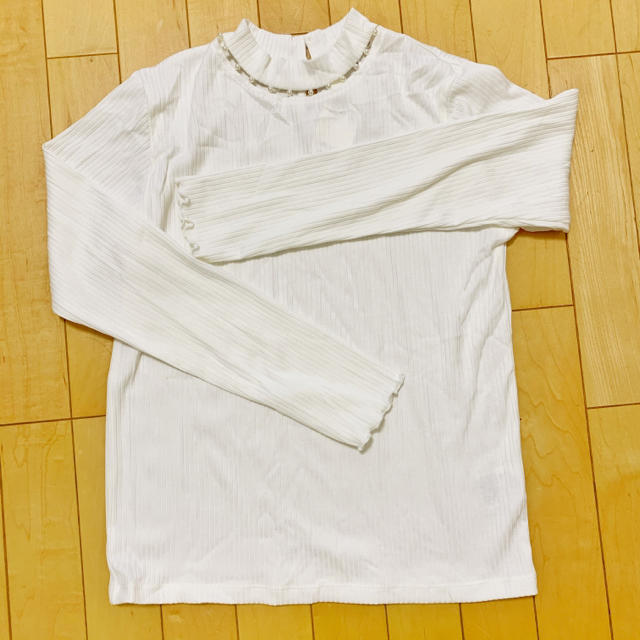 ITS'DEMO(イッツデモ)のメロウフリルパールネックリブトップス レディースのトップス(Tシャツ(長袖/七分))の商品写真