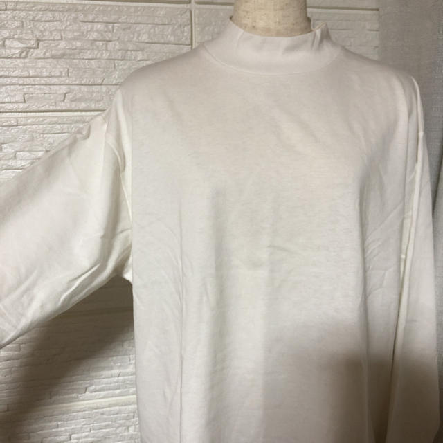 LOWRYS FARM(ローリーズファーム)のホワイト　ハイネックTシャツ　ほぼ新品　ローリーズファームロンT カットソー レディースのトップス(カットソー(長袖/七分))の商品写真