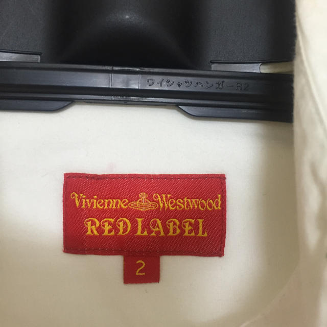 Vivienne Westwood(ヴィヴィアンウエストウッド)のヴィヴィアンウエストウッド 白シャツ レディースのトップス(シャツ/ブラウス(長袖/七分))の商品写真