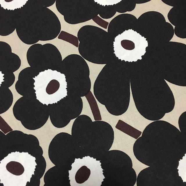 marimekko(マリメッコ)のマリメッコ 生地 ミニウニッコ　ベージュダークグレー ハンドメイドの素材/材料(生地/糸)の商品写真