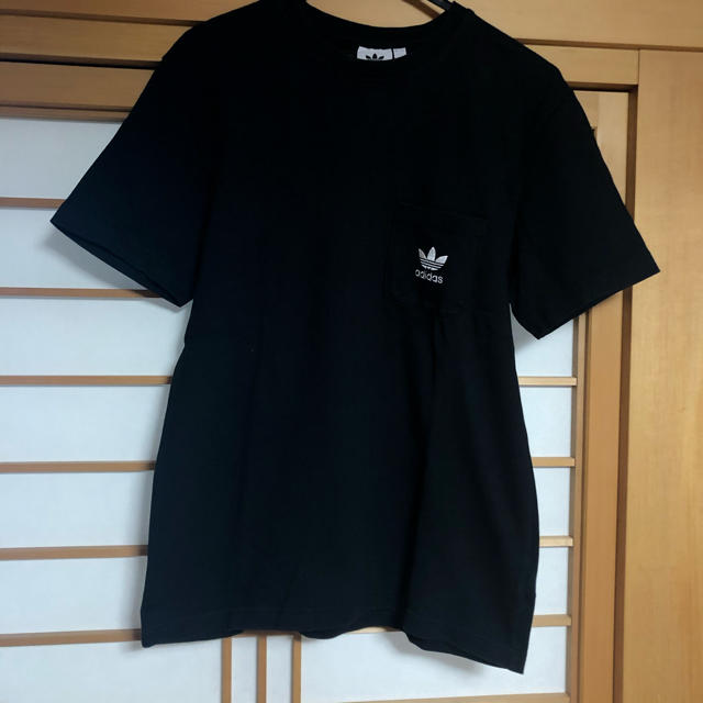 adidas(アディダス)の【adidas】胸ポケットTシャツ【Oサイズ】 メンズのトップス(Tシャツ/カットソー(半袖/袖なし))の商品写真